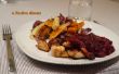 Kip geserveerd met een saus van het kaneel, cranberry, poort geserveerd met oven geroosterde pastinaak, rode ui & zoete aardappel frietjes