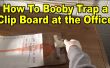 Hoe Booby Trap een Clip Board! (Kantoor/School Prank) 