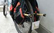 Zet van twee oude rugzakken in's werelds beste DIY rek fietstassen