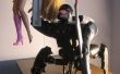 BARBIE-KILLER ROBOT gemaakt van gebroken joysticks (MUAHAHAHAHAHA!) 