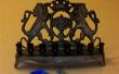 Kaarsen Chanukah--montage van een grote kaars in een klein gaatje