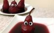 Spookachtige gepocheerde peren in rode wijn