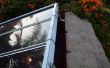 Montage van meerdere zonnepanelen met behulp van oude venster blind rails en hardware