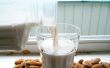 Hoe om een amandel (verse zelfgemaakte amandelmelk, gemakkelijk) melk