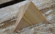 Twee houten piramide puzzel stukjes