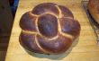 Maak een ronde gevlochten Challah brood