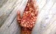 Indische Mehendi kunst: Het verfraaien van uw handen met natuurlijk thuis gemaakt Henna plakken