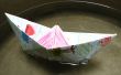 Drijvend boot met origami