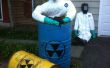Nucleaire kernsmelting slachtoffers maken van bestaande Halloween decoraties. 
