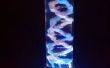 DNA Sculpture bureaulamp: Gegroeid Crystal, EL-Wire, acryl, siliconen en aluminium