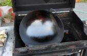 Voorkomen van de geur en rook - seizoen een Wok op de BBQ