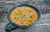 Souper eenvoudige geroosterde tomaat, knoflook en basilicum soep