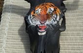 Cool tijger hoofd geschilderd op Bull's hoofd skelet