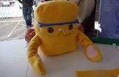 Hugbot - een zachte Robot die kleine knuffels geeft