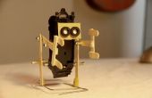 Hoe maak je een wandelende robot met bewegende armen # 1
