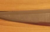 Hand gravure van een mes mes