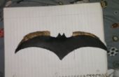 Hoe maak je batman's batarang van karton