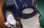 Captain America helm met behulp van vele materialen. 