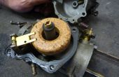 Hoe te openen en een buitenboordmotor carburateur schoon