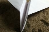 Hoe maak je een eenvoudige papier zweefvliegtuig