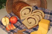 Kaneel-wervelde Apple Cheddar brood