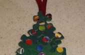Hoe maak je een leuke en gemakkelijke kerstboom ornament uit gerecycleerd items. 