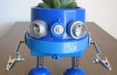 Blauwe RoboPlanter (gemaakt van een klok)