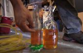 Boren van glazen flessen om het maken van een Water-niveau