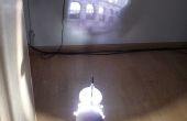 Goedkope & eenvoudige media projector met een gerecycleerde ikea lamp