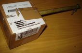 De ongelooflijk eenvoudige kartonnen doos elektrische diddley-bow / cajon