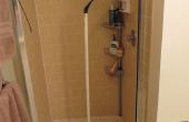 Ontstoppen van de afvoer van een douche met PVC en een binnenband