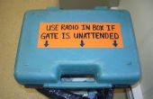 Radio basisstation box uit oude afgedankte gereedschap gevallen