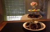Serveer cupcakes met stijl... een fancy etagere gemaakt van oude gerechten maken
