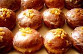 Gemakkelijk donuts met roos bloemblad jam (traditionele Poolse "donuts")