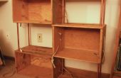 Boekenkast van houten kisten