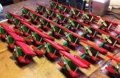 Speelgoed vliegtuig Kerst ornamenten met behulp van een lopende band