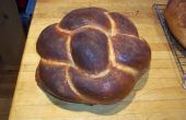 Maak een ronde gevlochten Challah brood