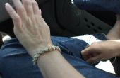 Hoe maak je een eenvoudige Macrame' armband (of ketting)