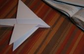 Vier gevleugelde papieren vliegtuigje