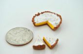 Miniatuur klei citroen meringue taart