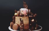 Ultieme Nutella Cake (Kinder Bueno, Ferrero Rocher, Nutella Macarons & hazelnoten)