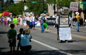 Papier Robot leidt Pride Parade