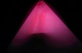 De "Iluminatee" piramide lamp schaduw gemaakt van papier