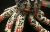 Japans afdrukken gevulde inktvis. Met een vingerhoed voor een hoed! 