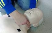 Hoe voeren Hands-Only CPR op volwassenen