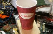 Spreker megafoon uit een papieren kopje koffie Cup