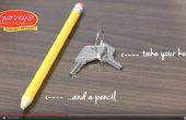 Het gebruik van een potlood om te openen een kleverige sleutelvergrendeling