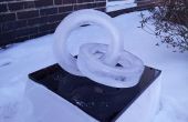 Gegoten sculptuur een 'verstrikt ringen' ijs