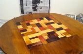 Ronde houten tafel met Check patroon