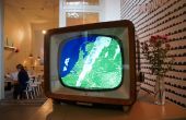Ombrovision: vintage tv in regenachtig weer alarm omgezet